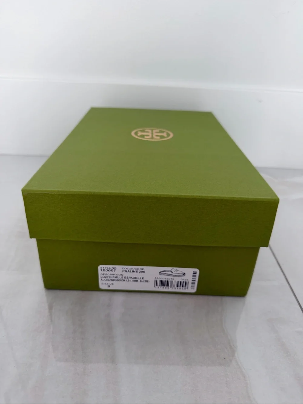 Newest Tory Burch Green Shoe Box with Green Tissue Paper